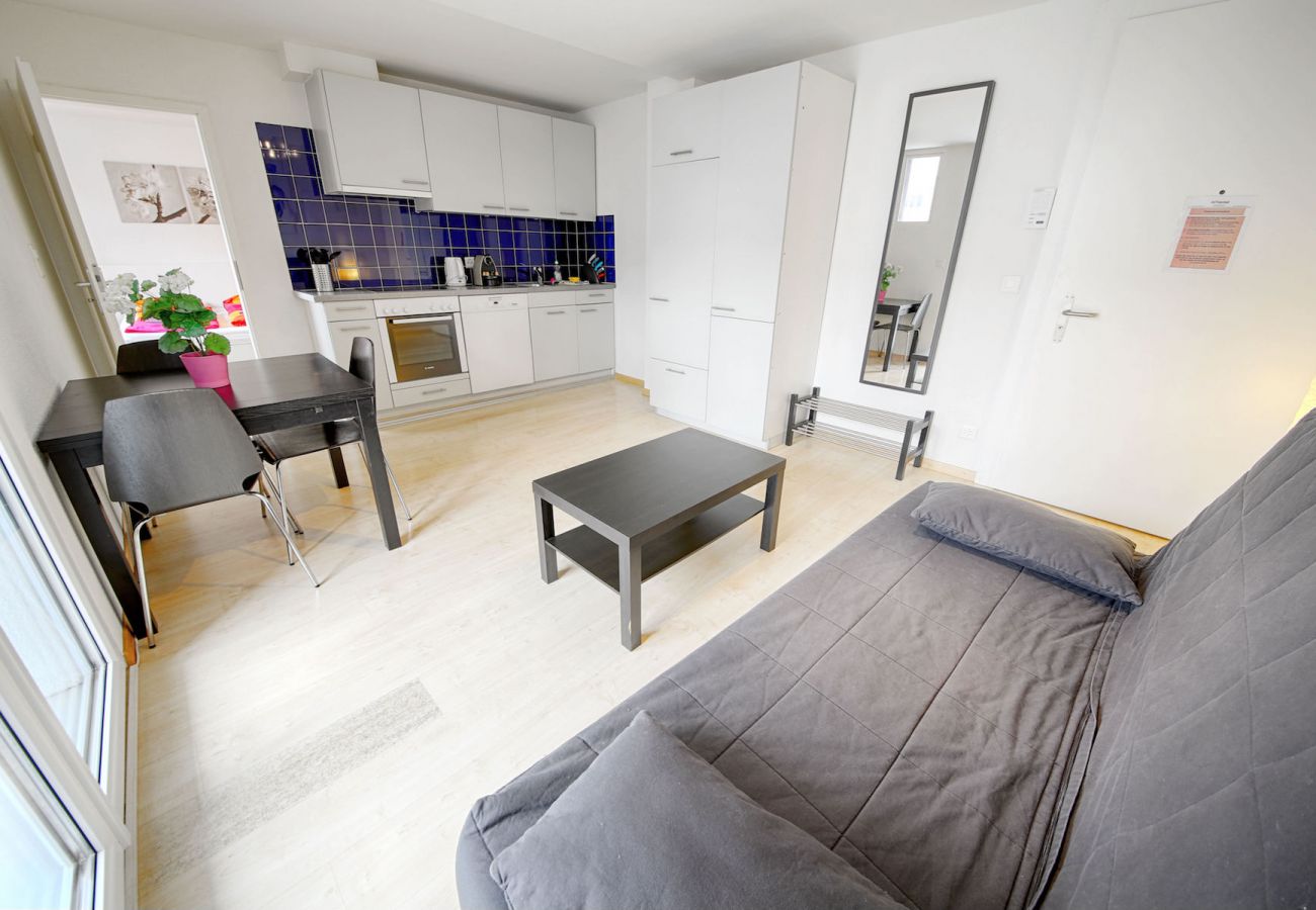 Ferienwohnung in Zürich - ZH Khaki - Letzigrund HITrental Apartment