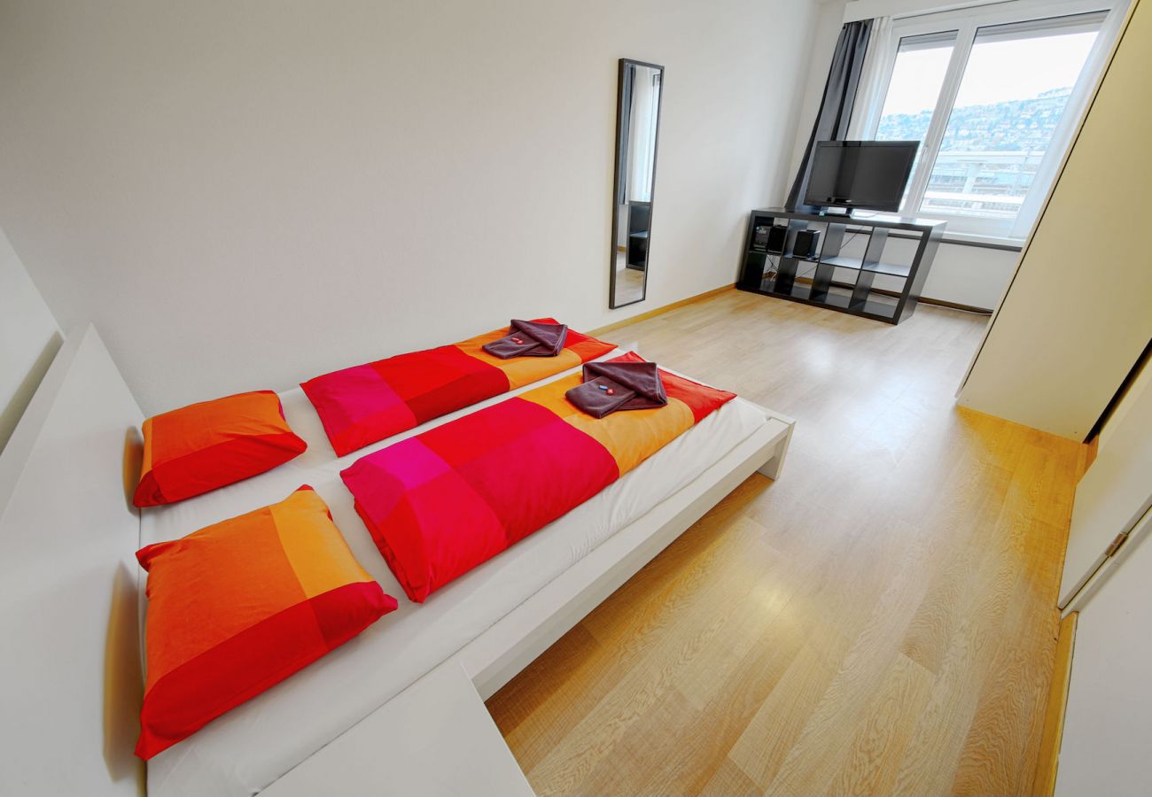 Ferienwohnung in Zürich - ZH Pink - Letzigrund HITrental Apartment
