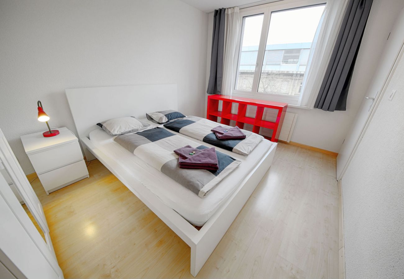 Ferienwohnung in Zürich - ZH White - Letzigrund HITrental Apartment
