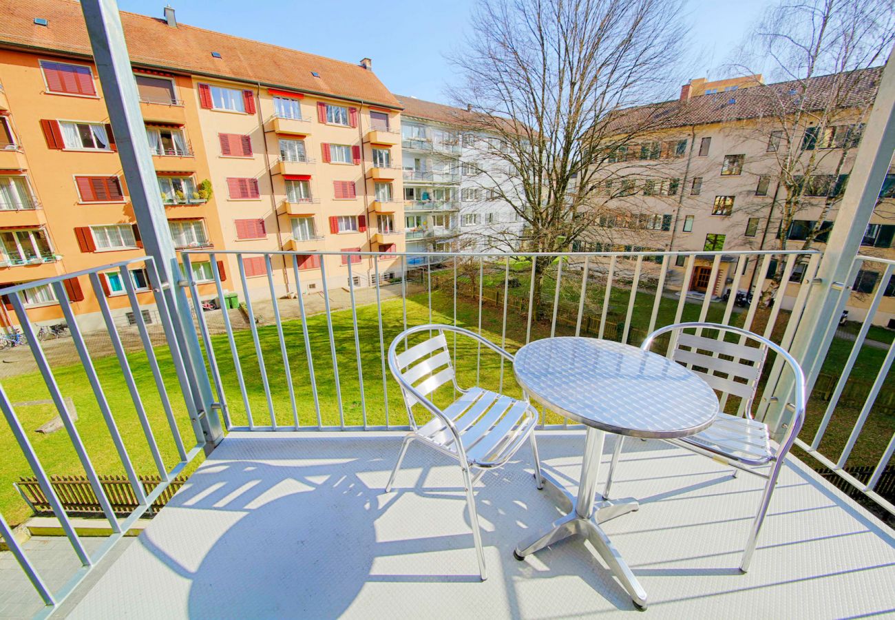 Ferienwohnung in Zürich - ZH Raspberry - Oerlikon HITrental Apartment