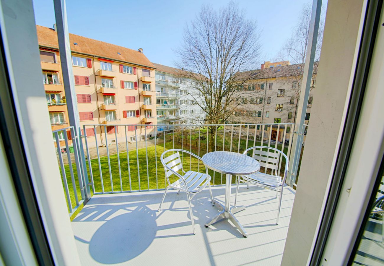 Ferienwohnung in Zürich - ZH Raspberry - Oerlikon HITrental Apartment