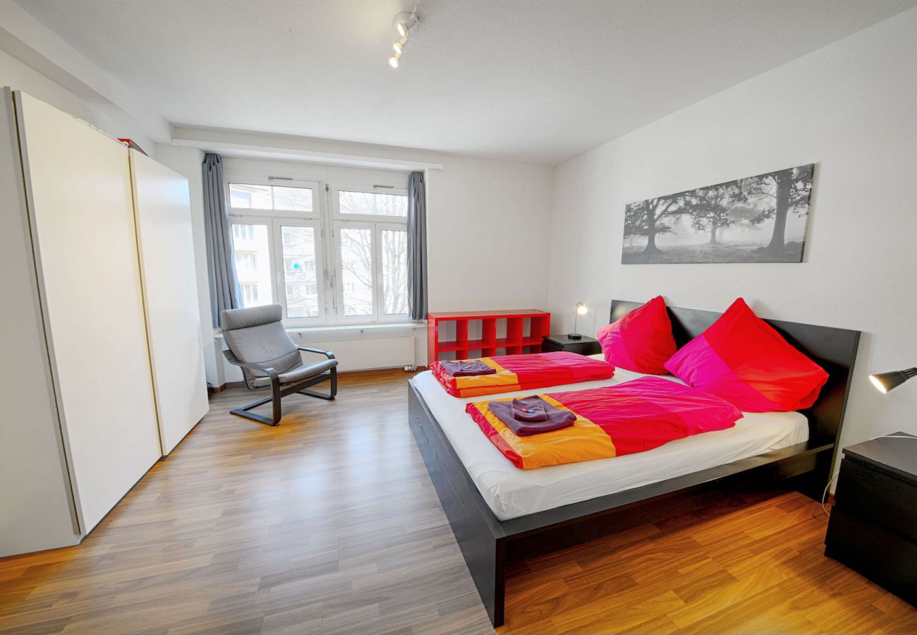 Ferienwohnung in Zürich - ZH Raspberry - Oerlikon HITrental Apartment