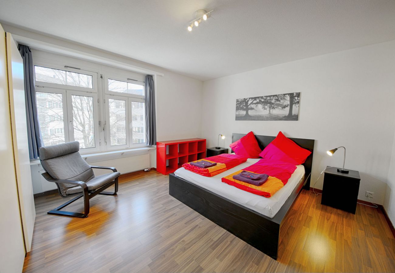 Ferienwohnung in Zürich - ZH Raspberry - Oerlikon HITrental Apartment