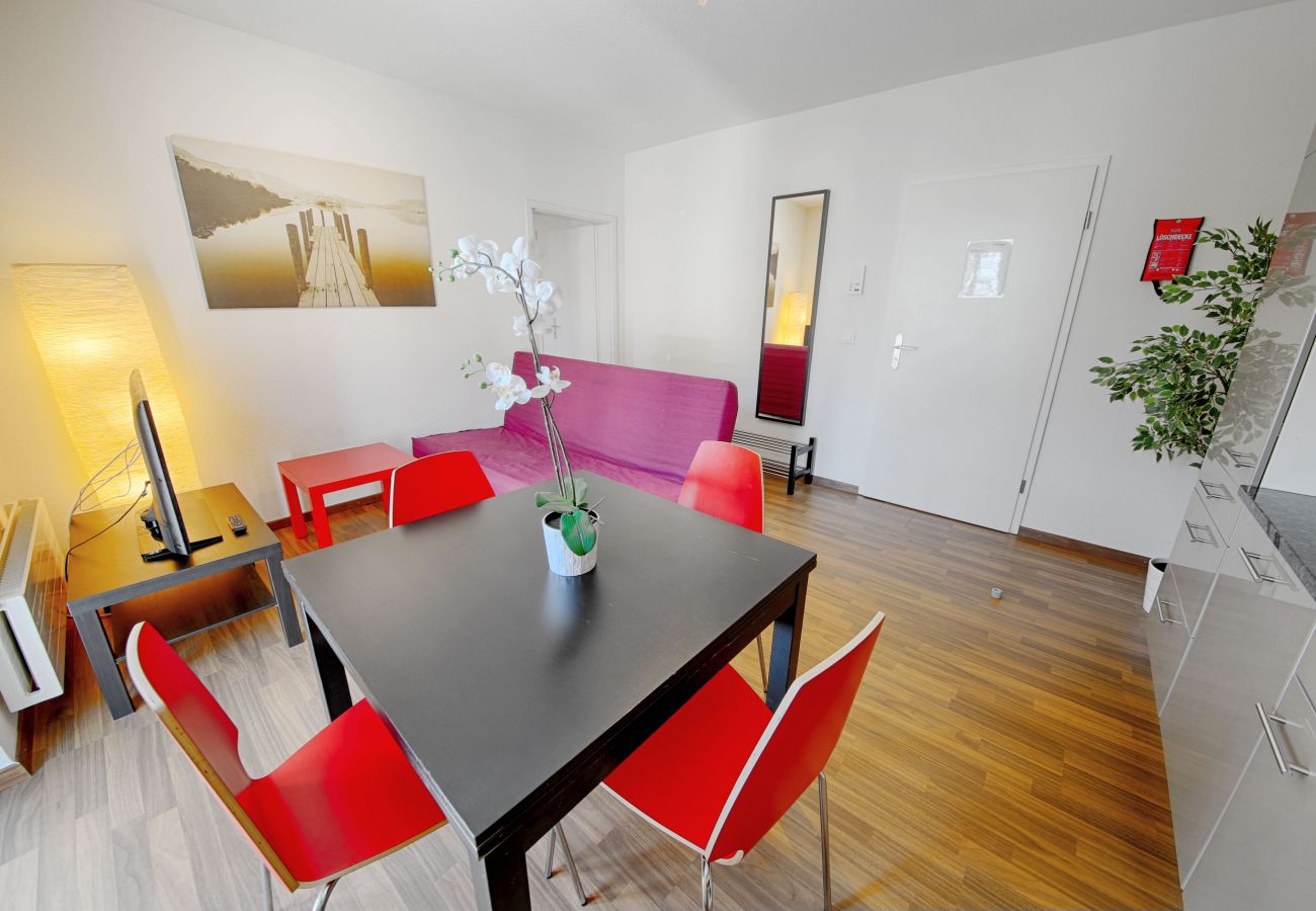 Ferienwohnung in Zürich - ZH Raspberry - Oerlikon HITrental Apartment