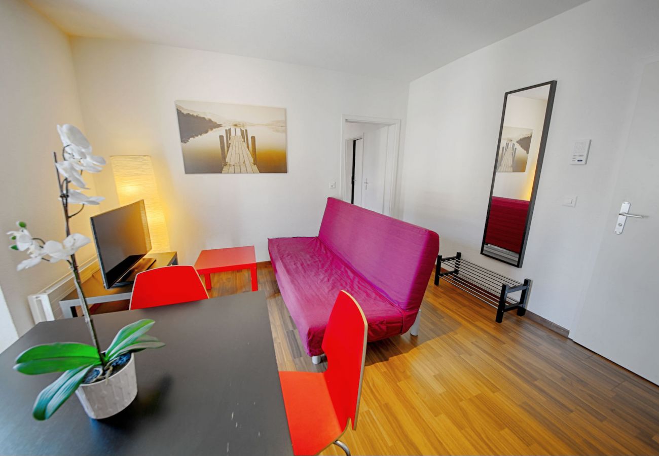 Ferienwohnung in Zürich - ZH Raspberry - Oerlikon HITrental Apartment