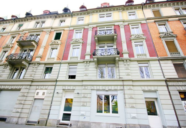 Ferienwohnung in Zürich - ZH Kuhn - Stauffacher HITrental Apartment