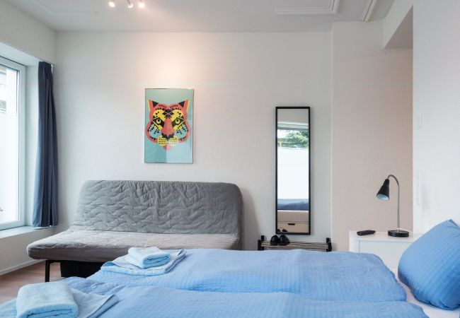  a Zurich - ZH Tiger I - Altstetten HITrental Apartment