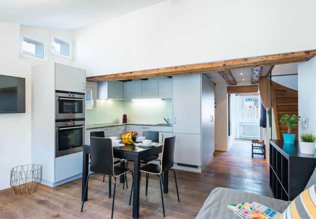 Apartamento em Zürich - ZH Maisonette 4 - HITrental Schmidgasse Apartment Apartamento em Zürich - ZH Maisonette 4 - HITrental Schmidgasse Apartment