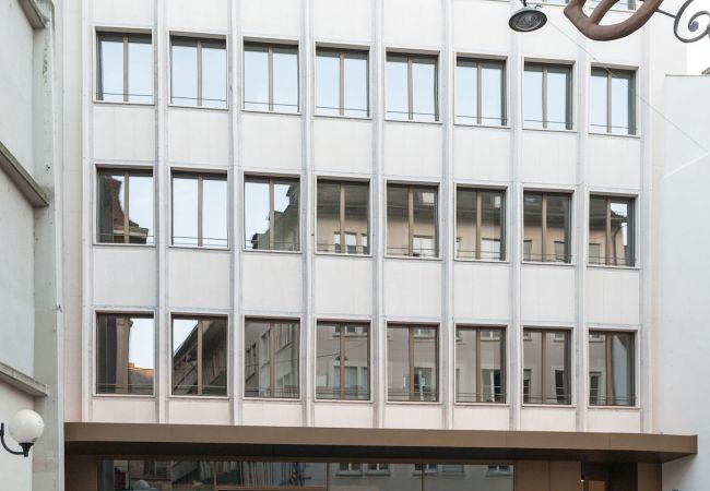 Facade of the HITrental Marktplatz Apartments