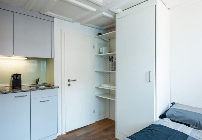 Квартира-студия на Zürich - ZH Hof 3 - HITrental Schmidgasse Apartment Квартира-студия на Zürich - ZH Hof 3 - HITrental Schmidgasse Apartment